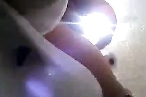Hidden livecam in the ladies' restroom catches agreeable wazoo