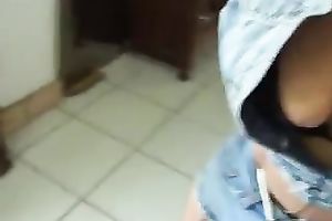 My Married slut masturbates her cunt with a rope in homemade solo