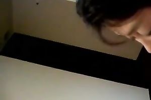 Toying a older Asian bitch's hirsute vagina to big O