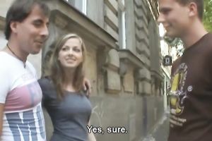 Shameless trollop gives her kinky paramour an outstanding oral sex