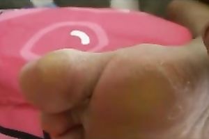 Foot fetish homemade solo episode with my GF exposing her toes