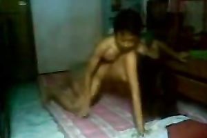Indonesian playgirl acquires drilled on the floor by her slim boyfriend