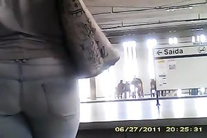 This large butted doxy has no idea she is being recorded