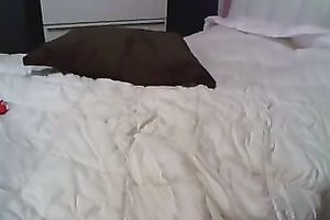 Tall and leggy cam-whore with saggy pantoons makes my day brighter