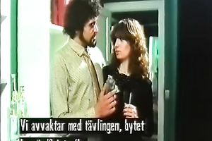 Cute short haired blondie masturbates in front of the mirror