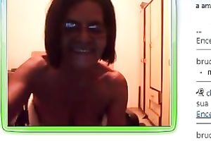 Old granny in glasses bonks her limp snatch with vibrator