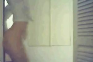 This livecam hottie has so much wazoo it is a bit unfair to the other gals