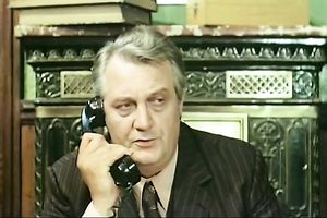 Well-stacked dark brown hottie takes a shower on camera