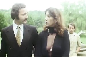 Well-stacked dark brown hottie takes a shower on camera