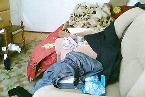 Skanky sweetheart thinks that babe knows how to give a nice oral sex