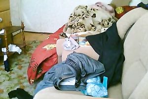 Skanky sweetheart thinks that babe knows how to give a nice oral sex