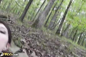 Amateur slut acquires her pussy fingered and screwed in a forest