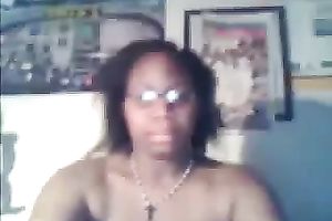 Chunky dark playgirl with thick and enormous butt dances nude on cam