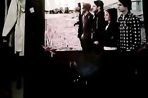 Curvy dilettante brunette hair shows her body and toys her sexy snatch