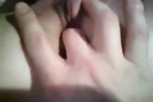 My girl lets me finger her cunt in a fabulous close up video