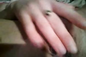 My girl lets me finger her cunt in a fabulous close up video