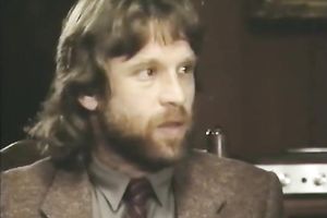 Magnetic light-haired chick disrobes for hungry fellow