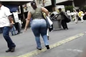 Woman with biggest moist booty acquires caught on my hidden web camera in the street