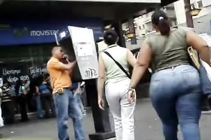 Woman with biggest moist booty acquires caught on my hidden web camera in the street