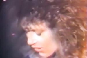 Retro golden-haired toys her cookie and goes lesbo with hawt brunettes