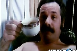 Dude likes having his breakfast and watching muff