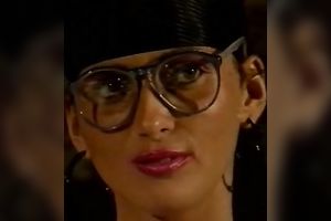 Cock engulfing diminutive brunette hair can't live without the 69 style for the warm up