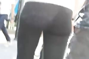 Amateur chick wearing taut legging doesn't know I am filming her