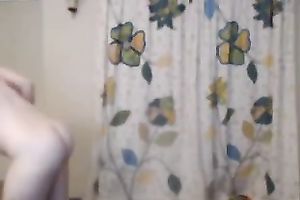Webcam solo with redhead hussy stripping and oiling her body