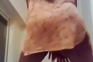 My mind blowing GF with large rounded ass knows how to give a worthy head