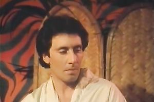 This hawt dark honey knows how to talk her paramour into having sex with her