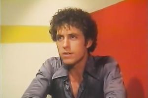 This hawt dark honey knows how to talk her paramour into having sex with her