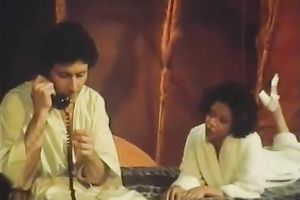 This hawt dark honey knows how to talk her paramour into having sex with her