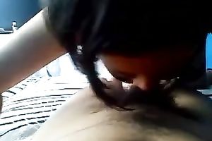 Short-haired dark brown paramour sucks my hard pecker in the morning