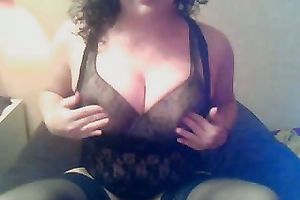 Playful bulky camgirl is playing with her large wobblers