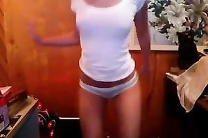 This comely gal with a worthwhile arse flashes her bra buddies