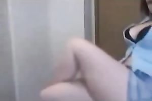 Exposing my butt and cleavage whilst dancing for the livecam