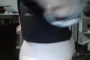 Extremely great looking cam model with large love bubbles shows off her butt