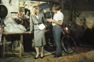 Gorgeous tiny dark brown strokes and sucks so well