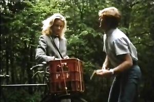 Gorgeous tiny dark brown strokes and sucks so well