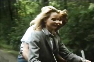 Gorgeous tiny dark brown strokes and sucks so well