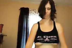 My husband shows her scoops for the livecam and masturbates on the bed