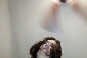 My husband shows her scoops for the livecam and masturbates on the bed