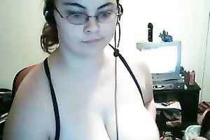 Nerdy breasty brunette finger bonks her juicy punani