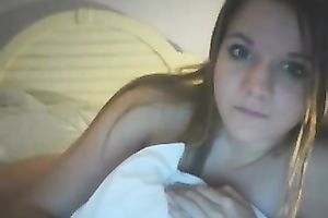 Kinky camwhore with merry bra buddies and pretty eyes is great at chatting