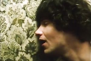 Slutty chick loved the way her boyfriend finger fucked her muff