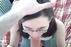 Slutty brunette hair wearing glasses shows her oral-service skills to me