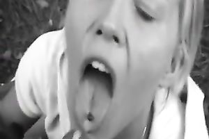 My svelte girlfriend knows how to give amazing fellatio