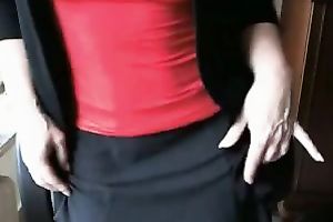 Sexy golden-haired cougar and her unfathomable cleavage showing saggy titties