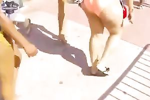 This swarthy temptress is packing some serious junk in the trunk