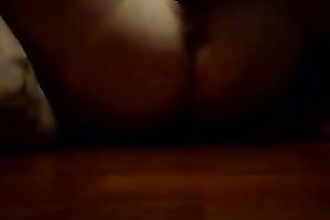 Penning moist and loose cum-hole on the floor on camera